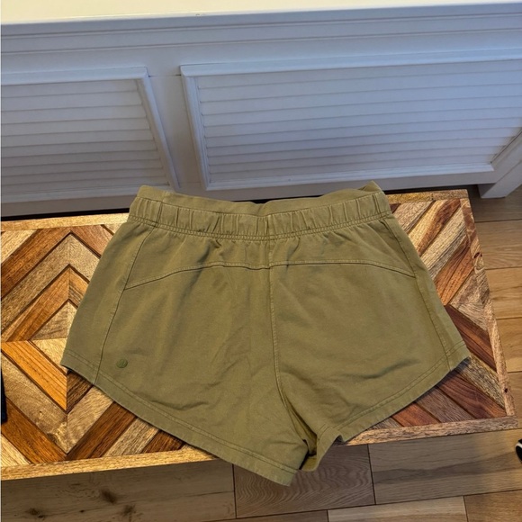 Lululemon Athletica Inner Glow Short 3” - Picture 2 of 4